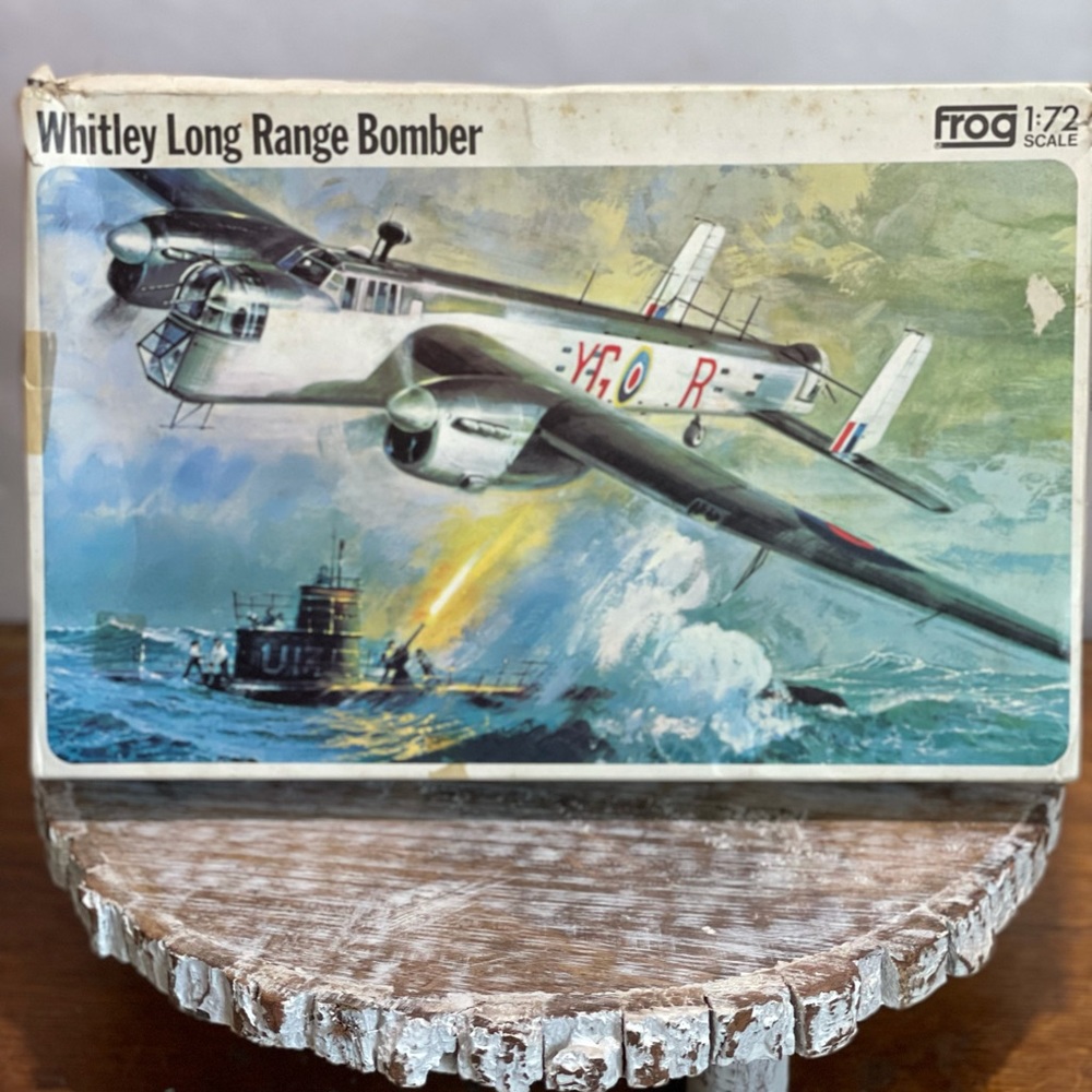 Frog Whitley long range bomber model plane kit 1/72